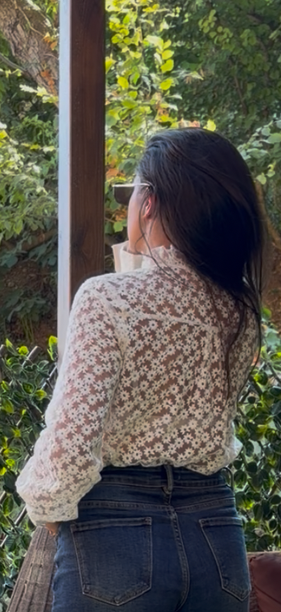 Chemise fleurie en dentelle écrue